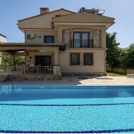 Vila Detached With Private Pool In *